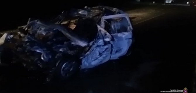 Два человека сгорели после ДТП в Новониколаевском районе Волгоградской области