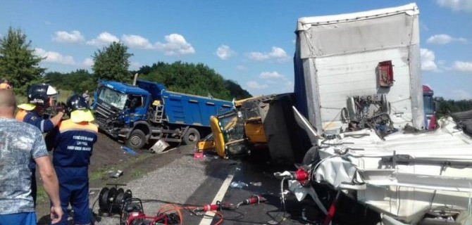 Три человека погибли в ДТП с грузовиками в Липецкой области