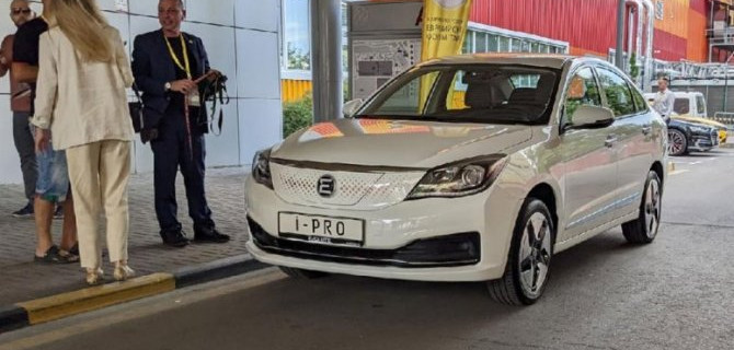 Один из электромобилей марки Evolute может появиться в российских таксопарках