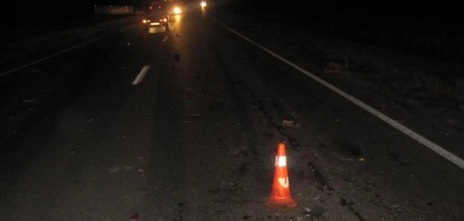 Под Тюменью фура сбила водителя, который остановился, чтобы дозаправить свой автомобиль