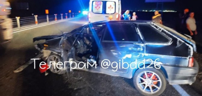 В ДТП под Невинномысском серьезно пострадал пассажир ВАЗа