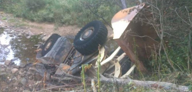 Под Череповцом опрокинулся погрузчик – погибли мужчина и подросток