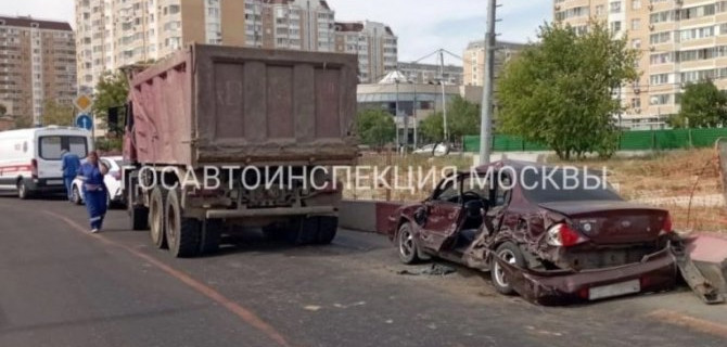 Две женщины и ребенок пострадали в ДТП в Москве
