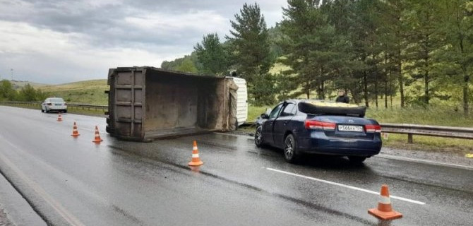 Две женщины погибли в ДТП по вине пьяного водителя грузовика под Минусинском
