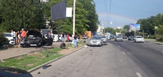 Четыре человека пострадали в массовом ДТП в Ростове
