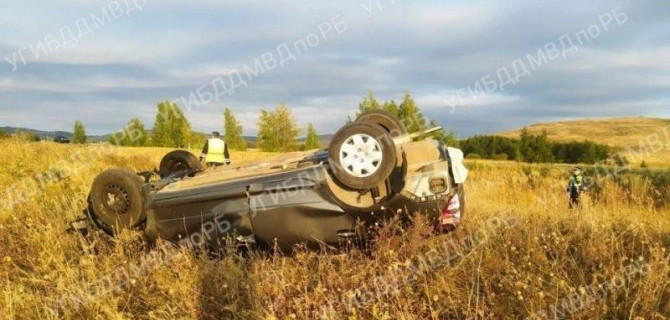В Башкирии при опрокидывании автомобиля погибли мужчина и женщина