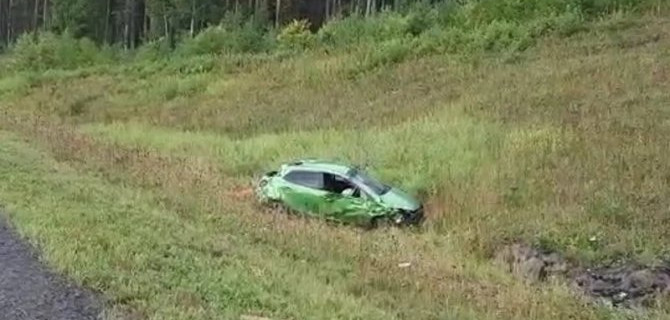 Женщина погибла при опрокидывании автомобиля в Иркутской области