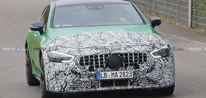 Спорткар Mercedes-AMG GT 4-Door Coupe проходит рестайлинг