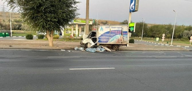 В Волгограде «Газель» врезалась в столб – пострадал ребенок