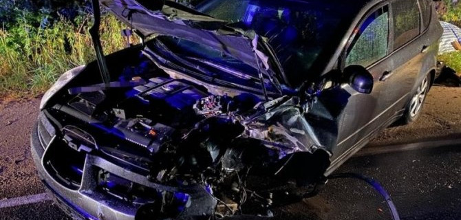 Двое взрослых и двое детей пострадали в ДТП с КамАЗом под Тверью