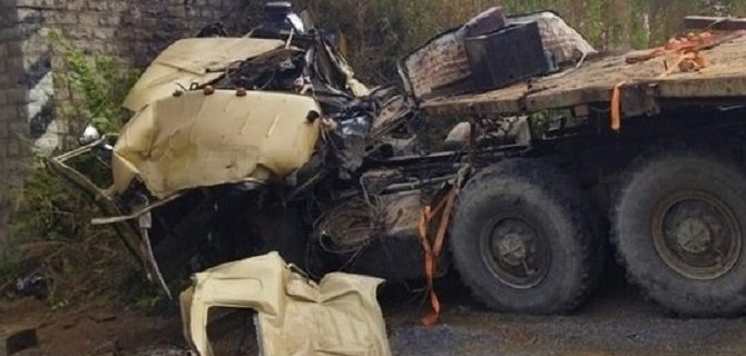 В Челябинской области водитель грузовика погиб, врезавшись в мост