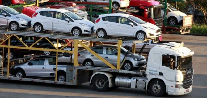 В Госдуме предложили снизить ввозные пошлины на подержанные иномарки