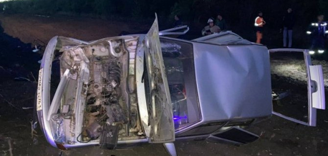 Три человека пострадали при опрокидывании машины в Ростовской области