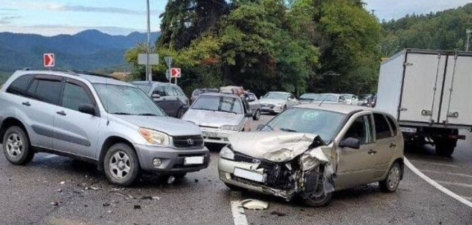 Четыре человека пострадали в ДТП в Сочи