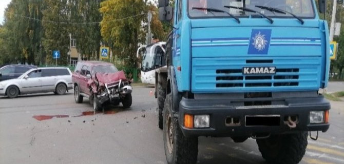 Водитель иномарки пострадал в ДТП в Угличе