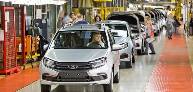 «АвтоВАЗ» приостановил отгрузку Lada Granta дилерам