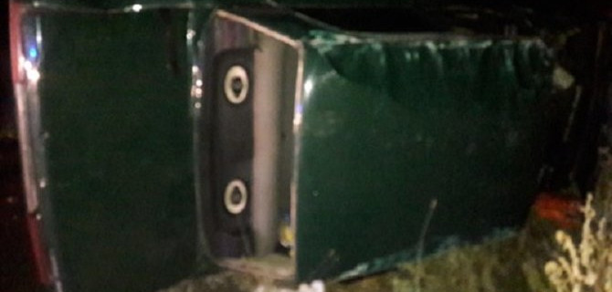 Два молодых человека пострадали при опрокидывании автомобиля под Воронежем