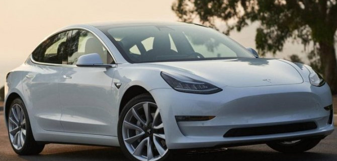 Tesla объявила массовый отзыв своих электромобилей: что делать их российским владельцам