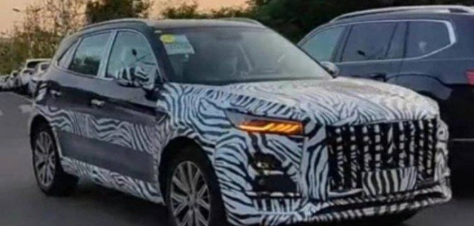 В России может появиться люксовый кроссовер Hongqi HS5, который сейчас проходит рестайлинг