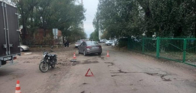 В Омском районе 16-летний водитель мопеда с пассажиркой пострадали в ДТП