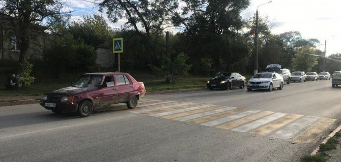 В Керчи на переходе сбили мужчину