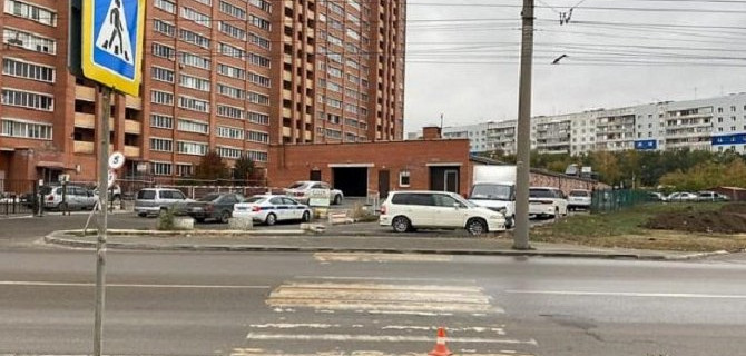 В Новосибирске водитель на переходе сбил 12-летнюю девочку и скрылся