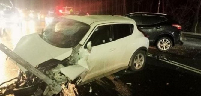 Восемь человек пострадали в массовом ДТП в Челябинске