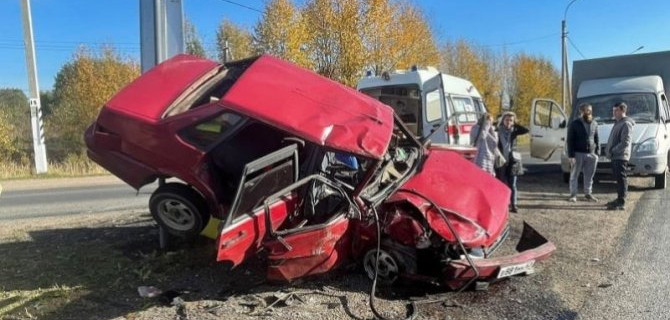 В ДТП под Смоленском пострадали два человека