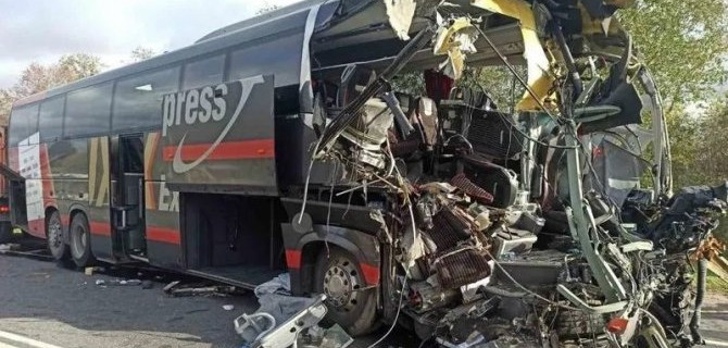 В ДТП с автобусом в Ленобласти погиб человек