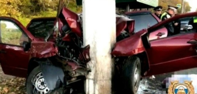 В Стерлитамаке 27-летний водитель врезался в столб и погиб