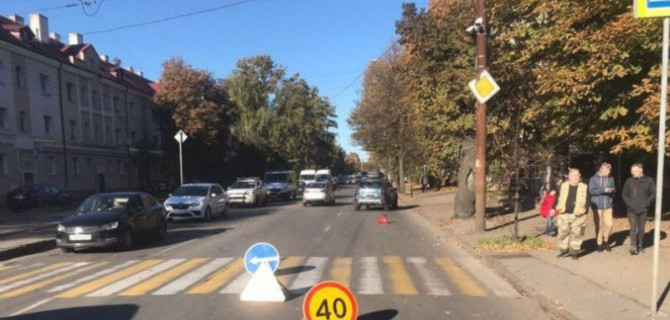 В Калининграде иномарка сбила 16-летнего подростка на переходе
