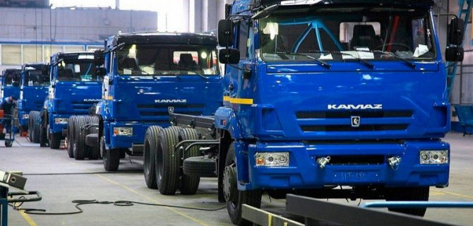 В сентябре КамАЗ выпустил меньше грузовиков, чем в прошлом году, но работает в усиленном режиме
