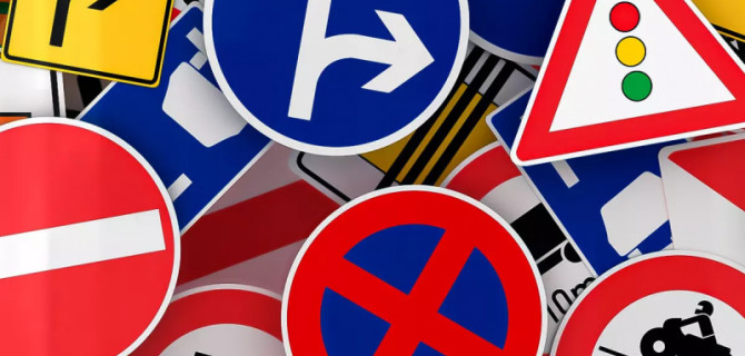 В России скоро появятся два новых дорожных знака