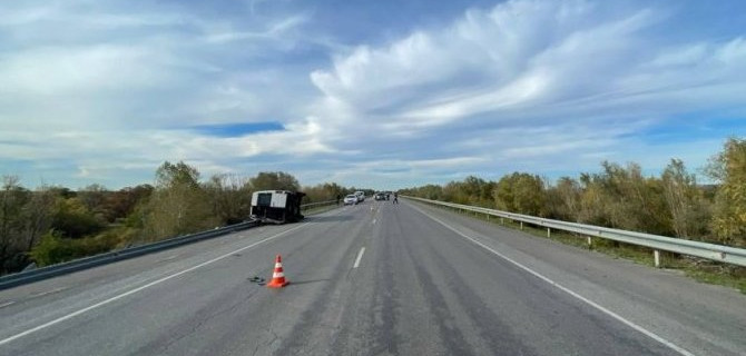 Один погиб, шестеро пострадали в ДТП в Цимлянском районе Ростовской области