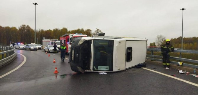 В Москве опрокинулась маршрутка – погибла женщина