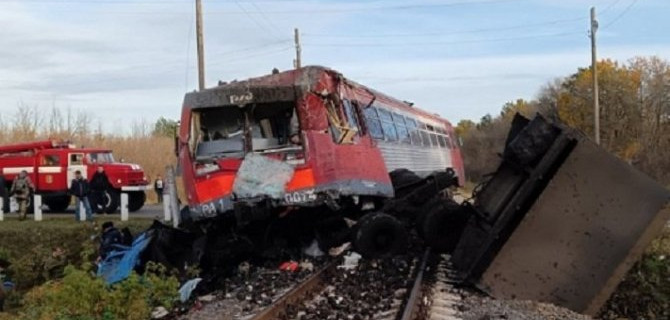 Один человек погиб, 15 пострадали в ДТП на переезде в Тамбовской области