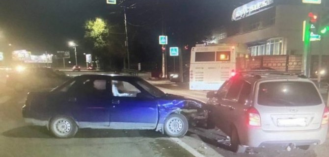 Два молодых человека пострадали в ДТП в Саратове