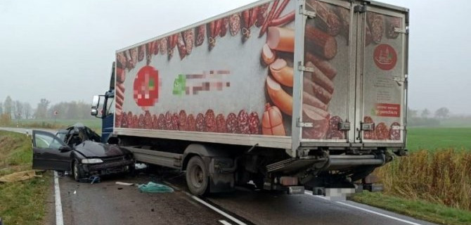 Водитель иномарки погибла в ДТП с грузовиком в Калининградской области