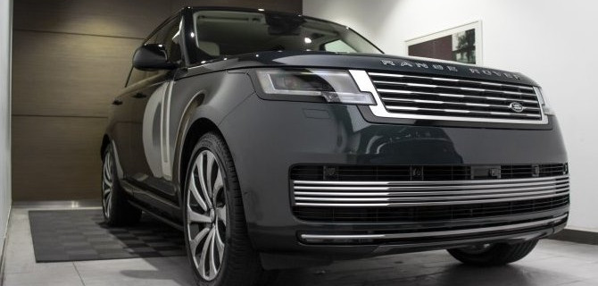 Первый Range Rover 2022 в версии SV в наличии в АВИЛОН!