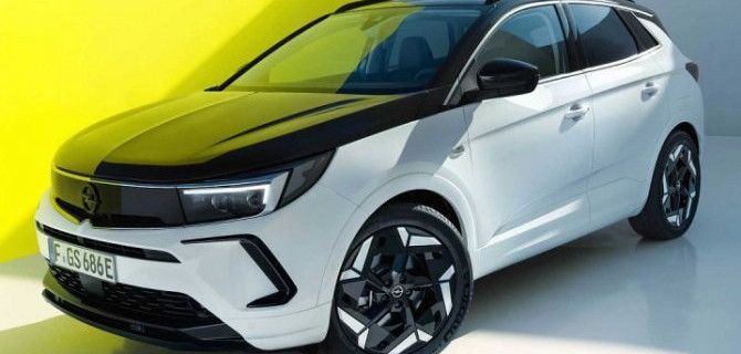 Кроссовер Opel Grandland получил гибридную модификацию