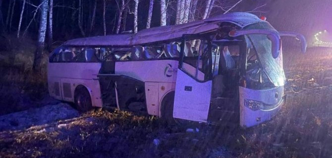 В ДТП под Челябинском пострадали 13 человек