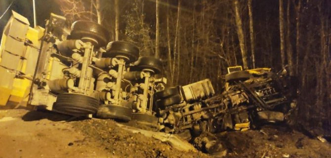 Двое молодых людей погибли в лобовом столкновении иномарки и грузовика на трассе «Сортавала»