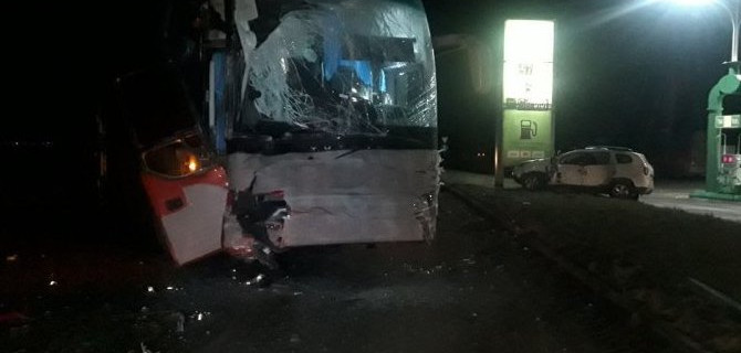 Под Омском в тройном ДТП с участием автобуса и грузовика пострадал человек