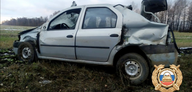 В Башкирии иномарка съехала в кювет и опрокинулась, смертельные травмы получил пассажир