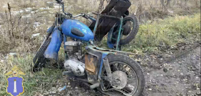 В Ульяновской области «Лада» врезалась в стоявший на дороге мотоцикл, погиб мотоциклист