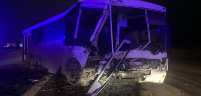 В ДТП с грузовым автомобилем и автобусом под Елабугой погибла женщина