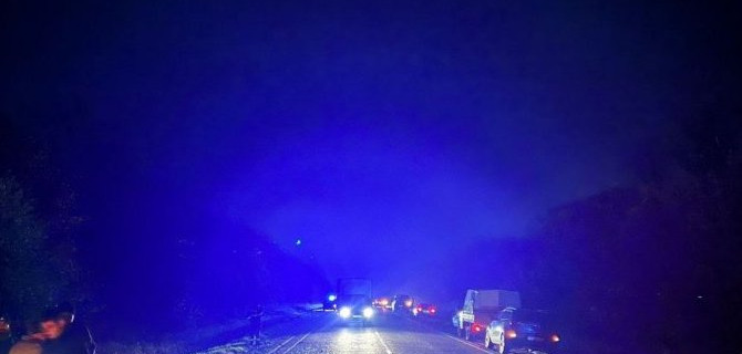 На Ставрополье "Лексус" улетел в кювет и перевернулся. Погиб пассажир, выпавший из салона через разбитое окно