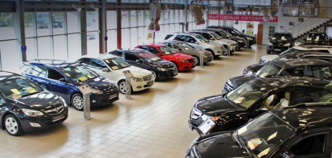Российские автодилеры отказались от новогодних распродаж