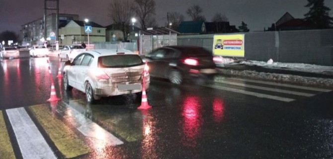 Иномарка сбила бабушку и внучку на переходе в Ишиме