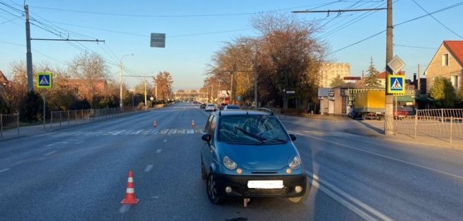 В Симферополе иномарка сбила двух подростков